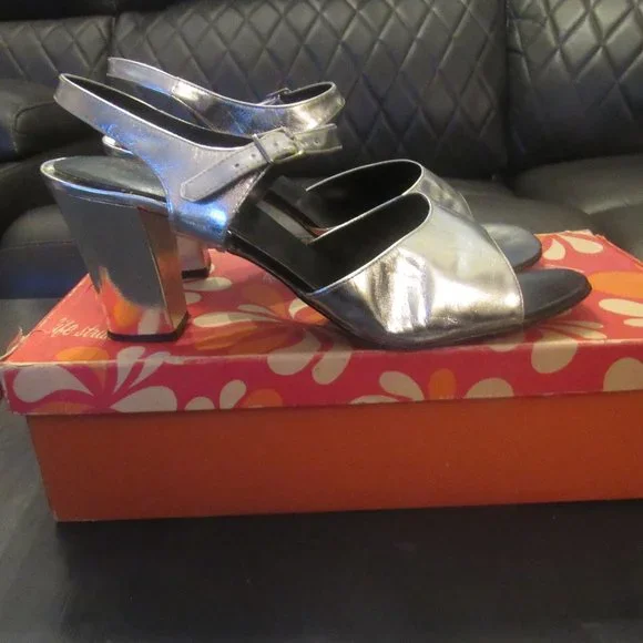 TOTALLY VINTAGE! Silver Clubbing Sandals from the 70's! IN ORIGINAL BOX! ~ Sz 10 - Picture 7 of 11